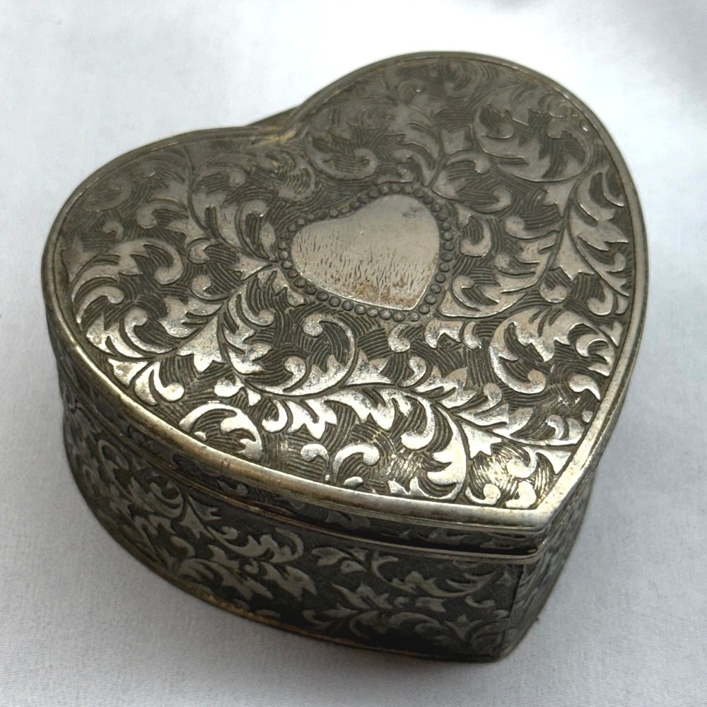 Unbranded Heart Trinket Box Unisex OS Silver Good Embossed Velvet Lined Vintage